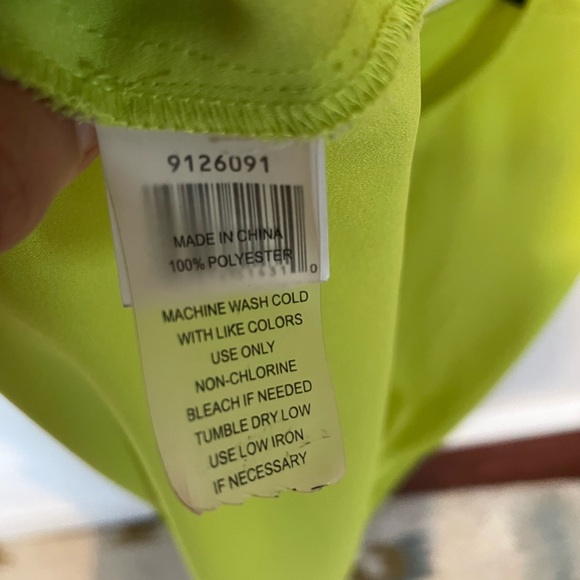 Vince Camuto Green Top - Picture 3 of 5